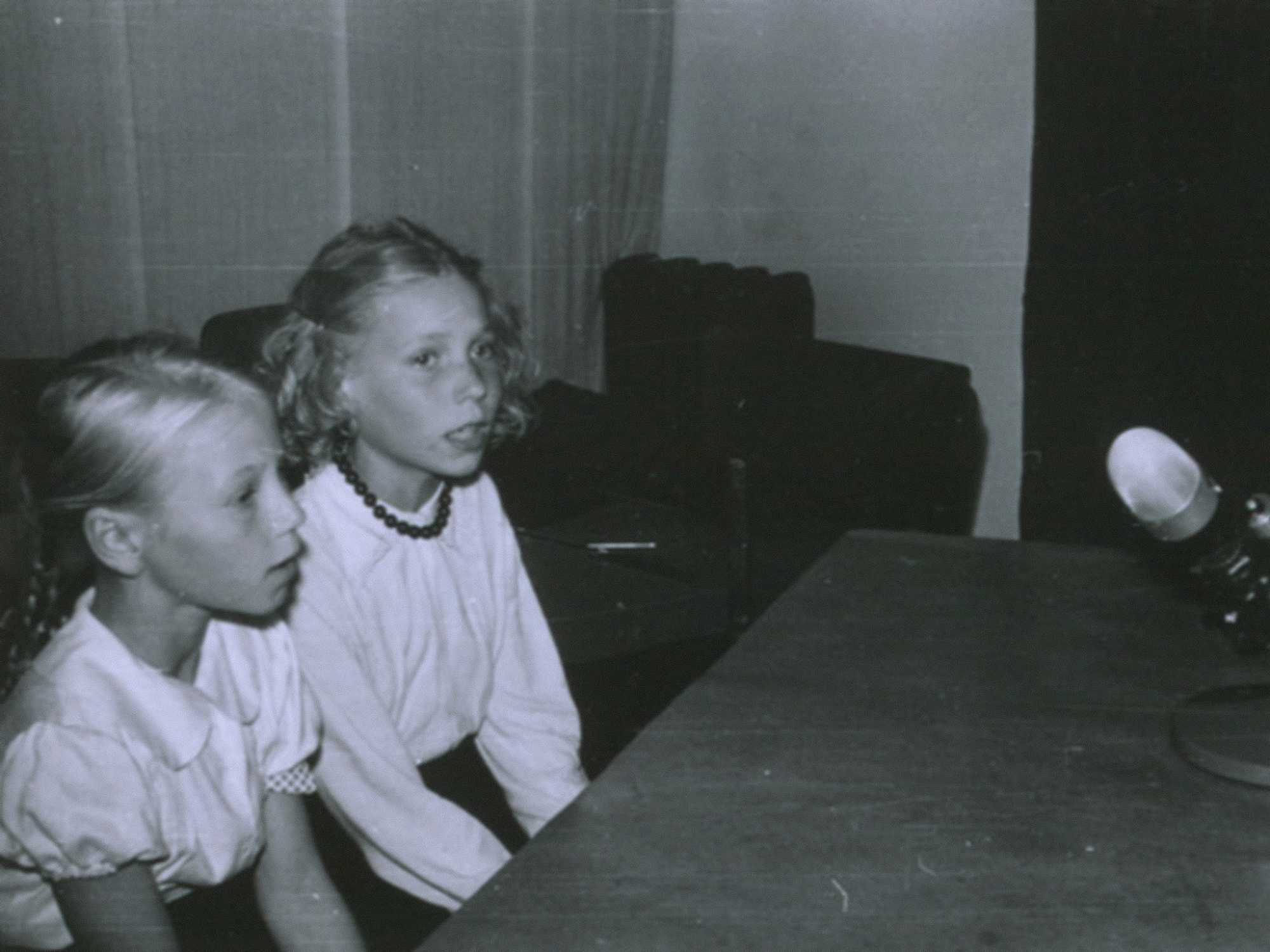 Ka Leili Sillaorg (Agrepina Pihlaste tütretütar) ja Aino Hanela (Pelageja Hanela tütar) oskavad setu laule; EKRK, Foto 737